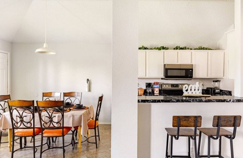 Southeast Arlington Casa | 3BR Large Family Oasis | PS5, Arcades + Fast WiFi