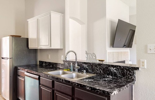 Southeast Arlington Casa | 3BR Large Family Oasis | PS5, Arcades + Fast WiFi