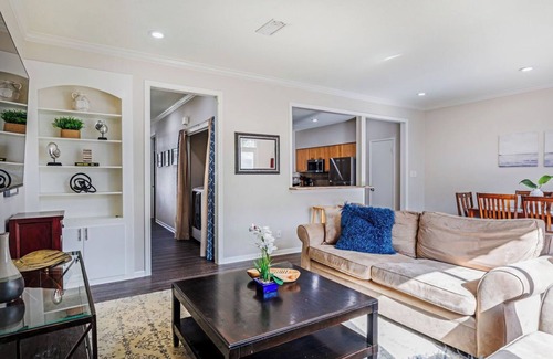 Greenway Plaza-Upper Kirby Casa | 3BR Luxury Home in the Heart of Upper Kirby!
