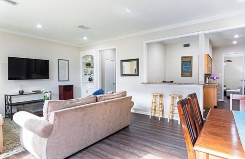 Greenway Plaza-Upper Kirby Casa | 3BR Luxury Home in the Heart of Upper Kirby!