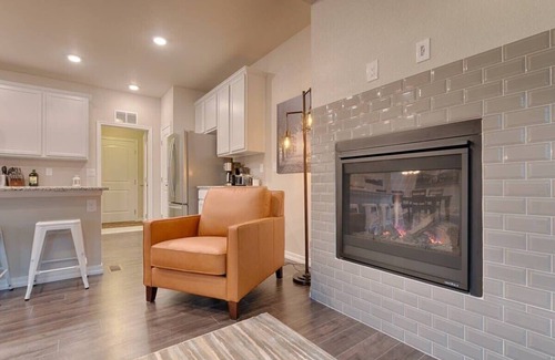 Rockrimmon Casa | 3BR Luxury Townhome w/AC in Central Location