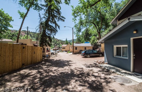 Manitou Springs Condominio | 3BR Manitou Springs2min to Restaurants W/hot Tub!