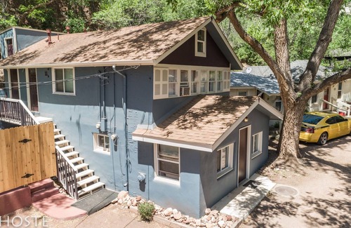 Manitou Springs Condominio | 3BR Manitou Springs2min to Restaurants W/hot Tub!