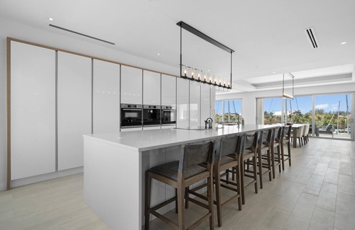 Palm Cay Condominio | 3BR Marina Penthouse w/Balcony + Beach Access