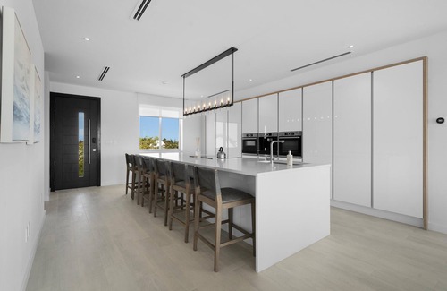 Palm Cay Condominio | 3BR Marina Penthouse w/Balcony + Beach Access