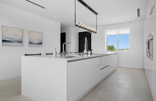 Palm Cay Condominio | 3BR Marina Penthouse w/Balcony + Beach Access