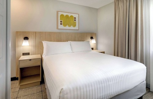 Doral Hotel | 3BR Miami Comfort | Pool, Free Shuttle, Gym, Pet Friendly, BBQ Area