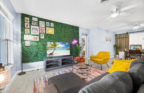 North Andrews Gardens Casa | 3BR Mini Oasis - Pool, Game Lounge and Near Beaches