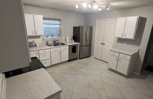 Kessler Casa | 3BR Modern Home in Bishop Arts