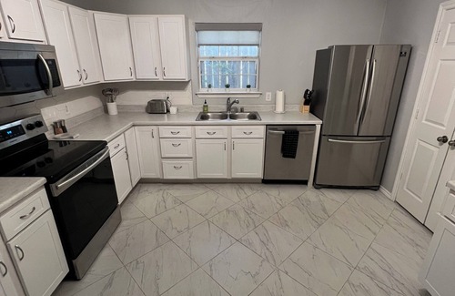 Kessler Casa | 3BR Modern Home in Bishop Arts