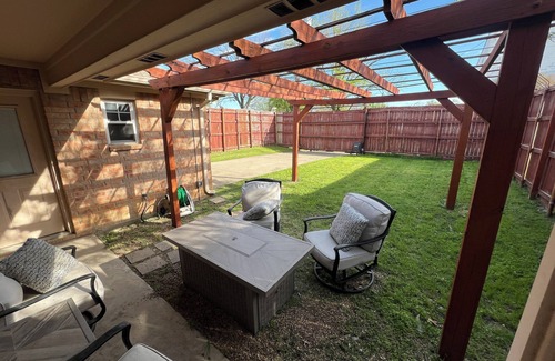 Kessler Casa | 3BR Modern Home in Bishop Arts
