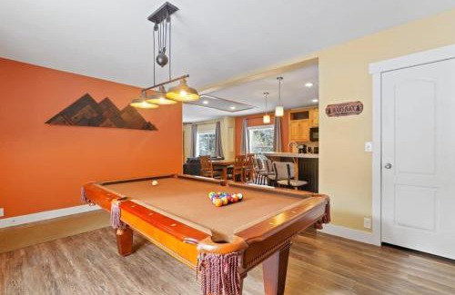 Blue River Casa | 3BR Modern Mountain Home with Hot Tub