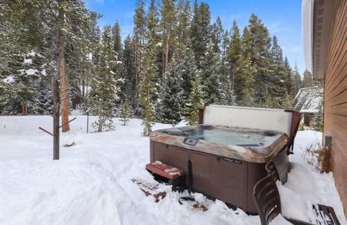 Blue River Casa | 3BR Modern Mountain Home with Hot Tub