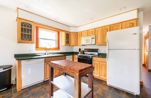 Parksville Casa | 3BR Mountain Retreat with Autumn Lake Views