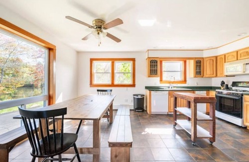 Parksville Casa | 3BR Mountain Retreat with Autumn Lake Views