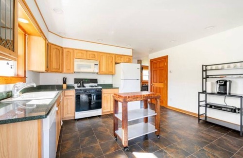 Parksville Casa | 3BR Mountain Retreat with Autumn Lake Views