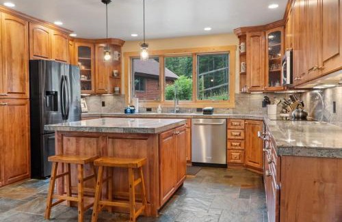 Breckenridge Casa | 3BR Mountain Retreat with Hot Tub