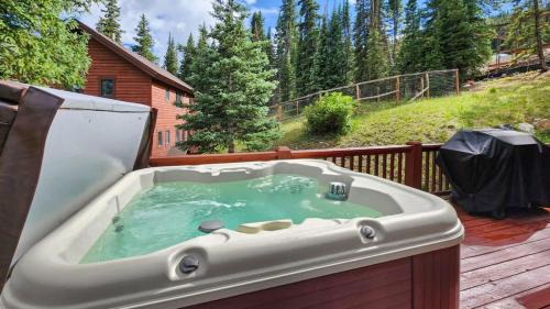 Breckenridge Casa | 3BR Mountain Retreat with Hot Tub