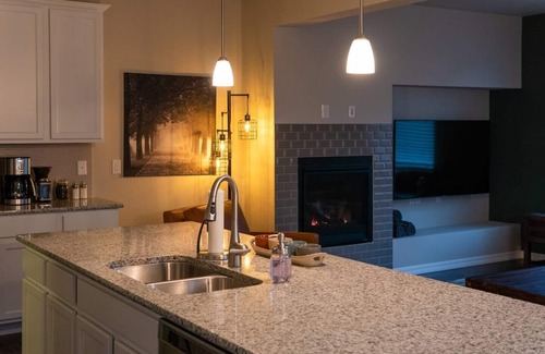Rockrimmon Casa | 3BR Mtn Viewsluxury Townhomecentral Locationac