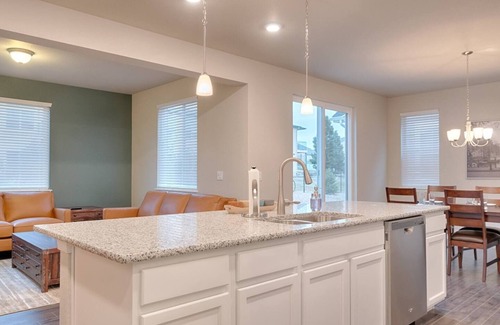 Rockrimmon Casa | 3BR Mtn Viewsluxury Townhomecentral Locationac