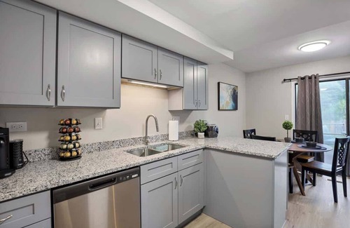 Bolingbrook Casa | 3BR + Near Mall + Fast WiFi | LCP Collection