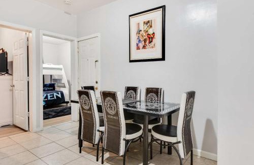 Ampere Apartamento | 3BR Newark duplex near Downtown & Transit