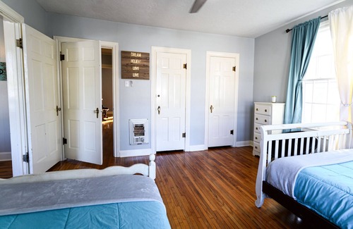 DeRidder Casa | 3BR, Newly Renovated, Cozy Cottage with HOT TUB