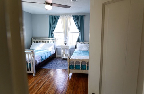 DeRidder Casa | 3BR, Newly Renovated, Cozy Cottage with HOT TUB