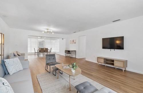 Ojus Casa | 3BR Newly Renovated In Miami 15 Min To Beach