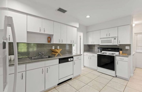 Coral Terrace Casa | 3br Oasis near Coral Gable