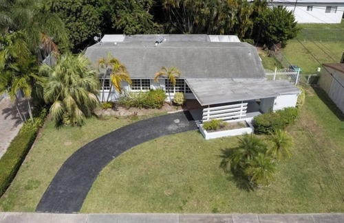 Coral Terrace Casa | 3br Oasis near Coral Gable
