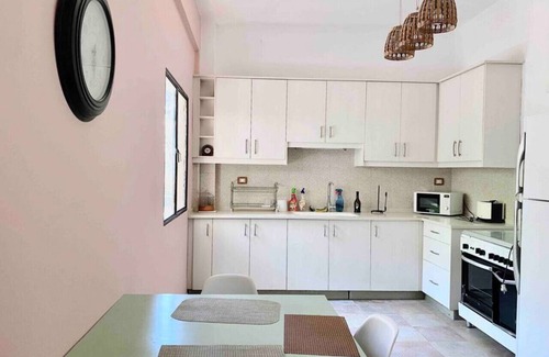 Mar Mikhael Apartamento | 3BR on MM stairs with a quiet terrace, 24/7 Power