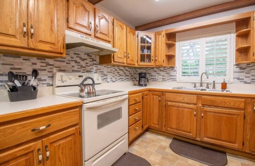 Conway Casa | 3BR Orlando Getaway Family & Pet-Friendly