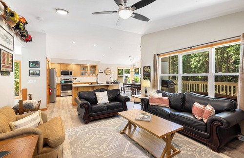 Ronald Casa | 3BR Pet-Friendly Family Pine Cabin with Access Roslyn Ridge Summer Activities