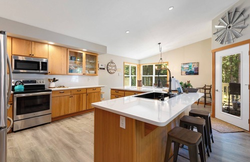 Ronald Casa | 3BR Pet-Friendly Family Pine Cabin with Access Roslyn Ridge Summer Activities