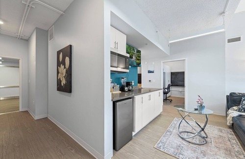 South Kansas City Apartamento | 3BR Pod Near Campus Wi-Fi & Parking Sleeps 3 with AC in Wonderful Kansas City