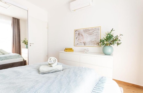 Vizafogo Apartamento | 3BR Premium Skyline Penthouse w AC by NW