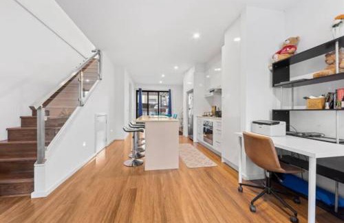 Bundoora Casa | 3BR Pure Luxury & Elegant holiday home in Latrobe