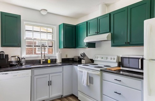 East Raleigh Casa | 3BR Retreat | Fenced Yard & Pet Friendly