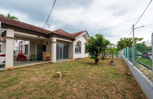 Sungai Pelek Casa | 3BR Retreat Homestay near to GoldCoast, Sepang by Verano