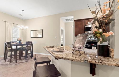 Lake Charles Casa | 3br Retreat Plush Beds High-speed Wi-fi