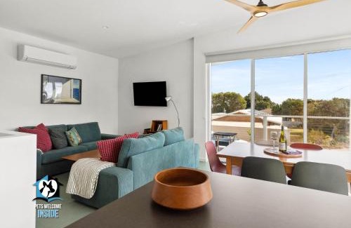 Aldinga Beach Casa | 3BR Retro Charm Beach House Getaway