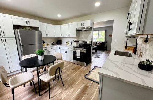 Gahanna Casa | 3BR SFH made for easy comfy stays