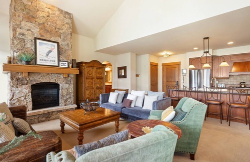 River Run Condominio | 3Br Ski-in/Ski-out~On Mountain~Lone Eagle 3053 by RedAwning