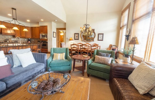 River Run Condominio | 3Br Ski-in/Ski-out~On Mountain~Lone Eagle 3053 by RedAwning