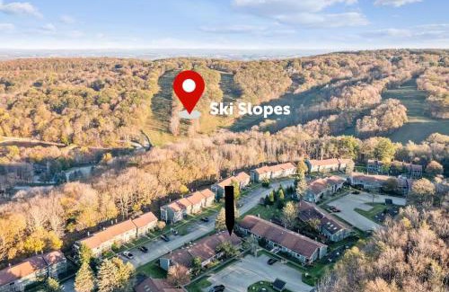 Hidden Valley Casa | 3BR Ski Resort Townhome-Sleeps 7