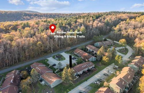 Hidden Valley Casa | 3BR Ski Resort Townhome-Sleeps 7