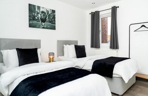Bingham Casa | 3BR Sleeps 6, Free Parking, City & Beach