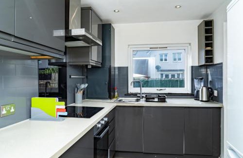 Bingham Casa | 3BR Sleeps 6, Free Parking, City & Beach