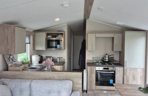 Gronant Cabina | 3BR-Sleeps8-Parking-Pool-Prime Location